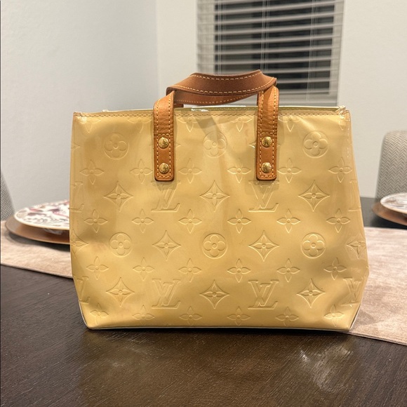 Louis Vuitton Monogram Vernis Reade PM - Picture 2 of 16